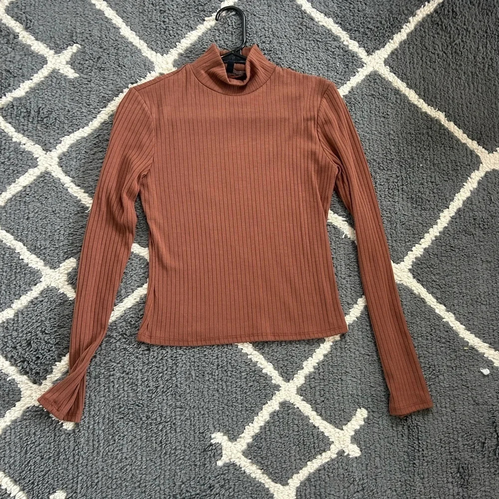 Brown Ribbed Mockneck Longsleeve